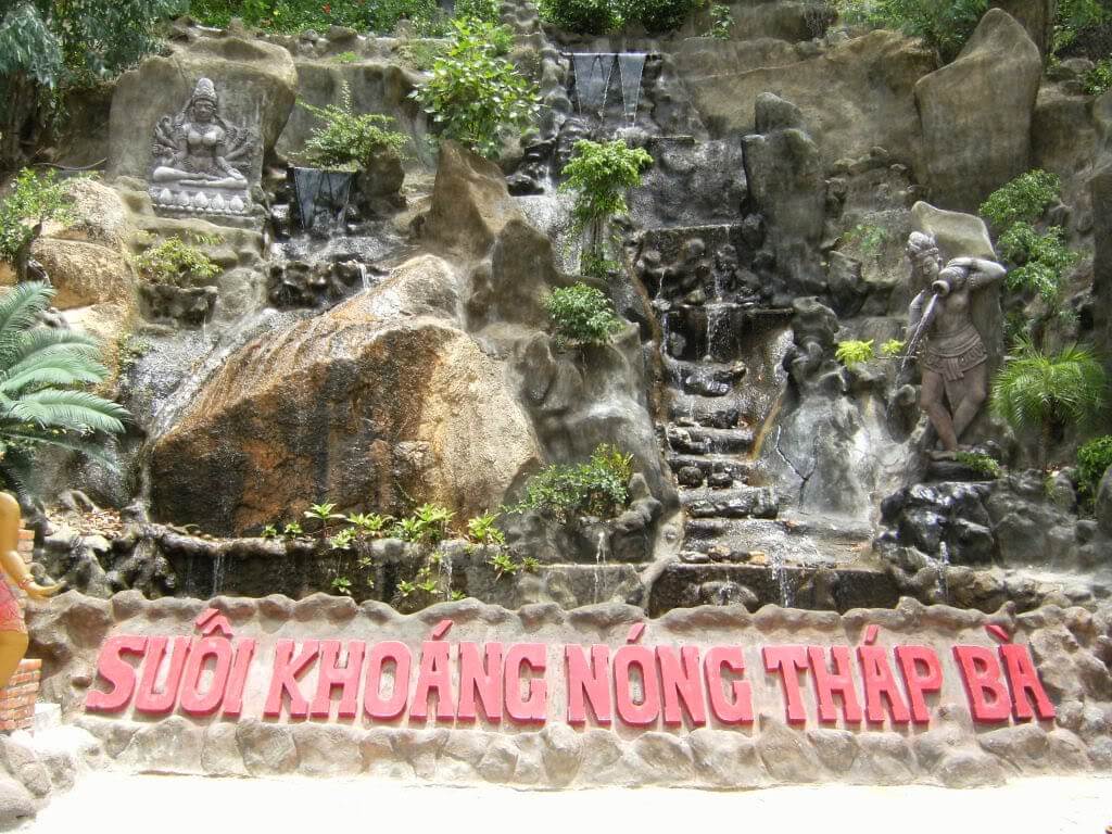 Tắm Bùn Suối Khoáng Nóng Tháp Bà Nha Trang
